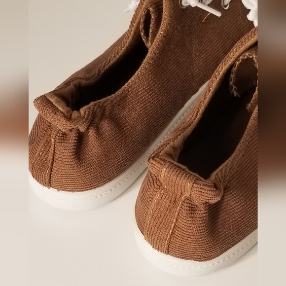 *NWT* Twisted Brand Shoes - Picture 7 of 9